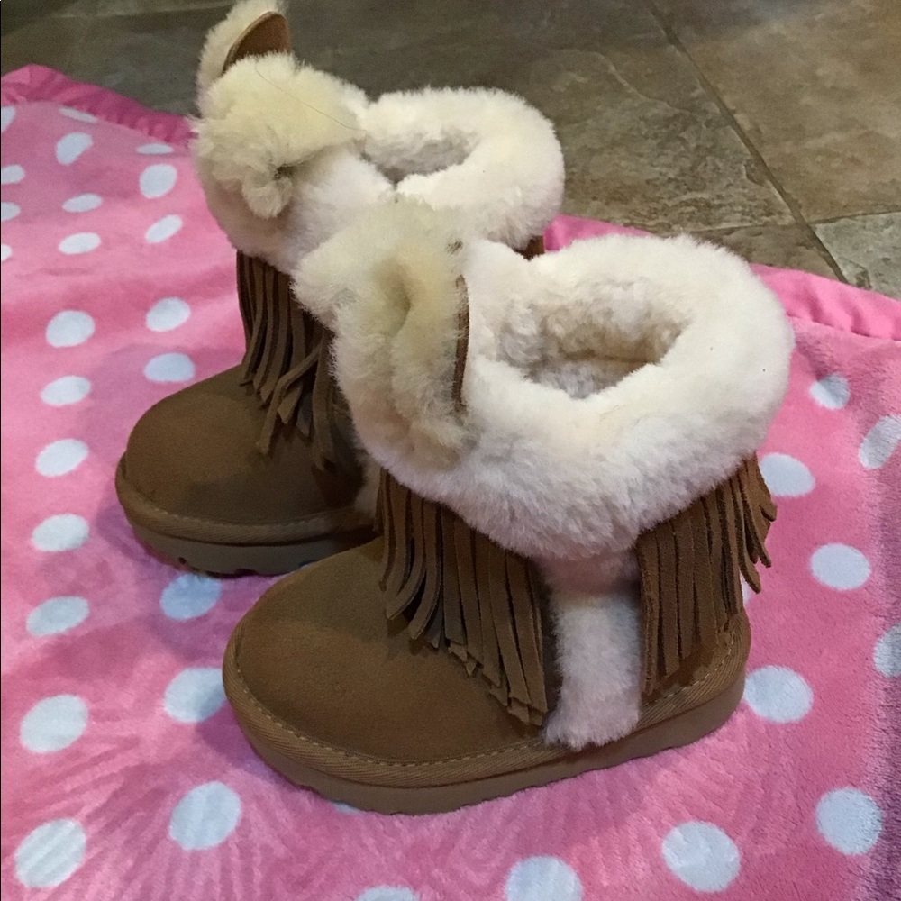 💕Toddler Bear Fringe Uggs💕